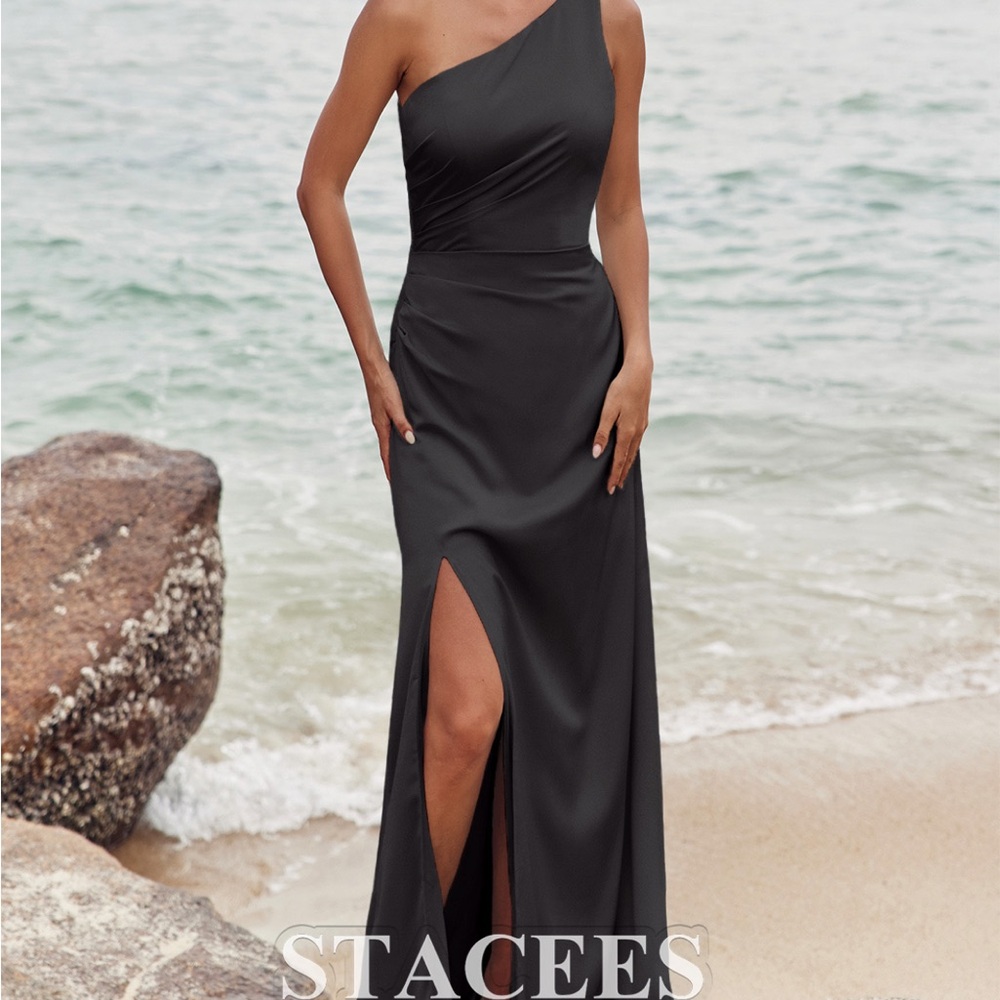Stacees Black one shoulder bridesmaids dress!
